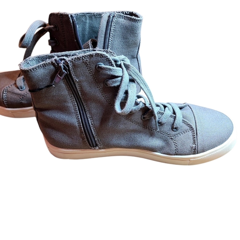 Dolce Vita Womens Sneaker - Picture 3 of 6